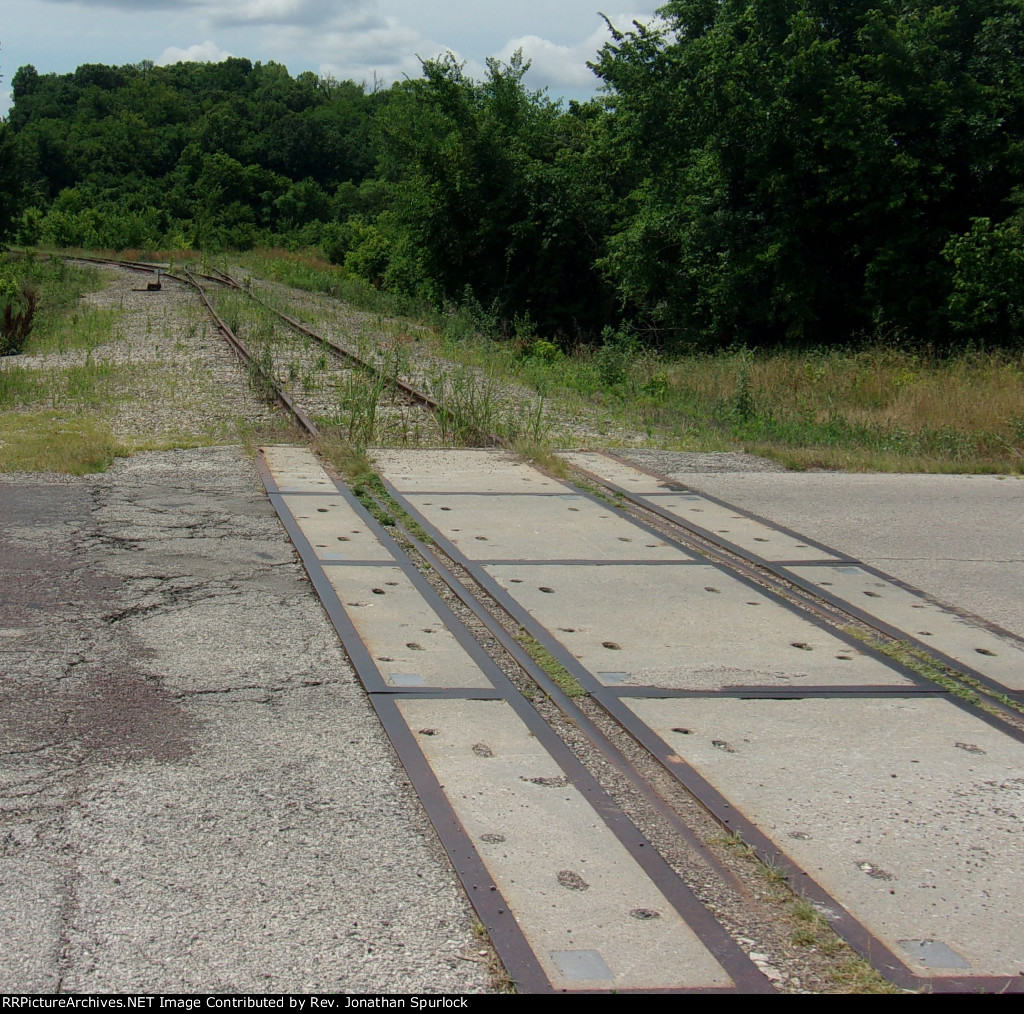 Abandoned right of way, looking south